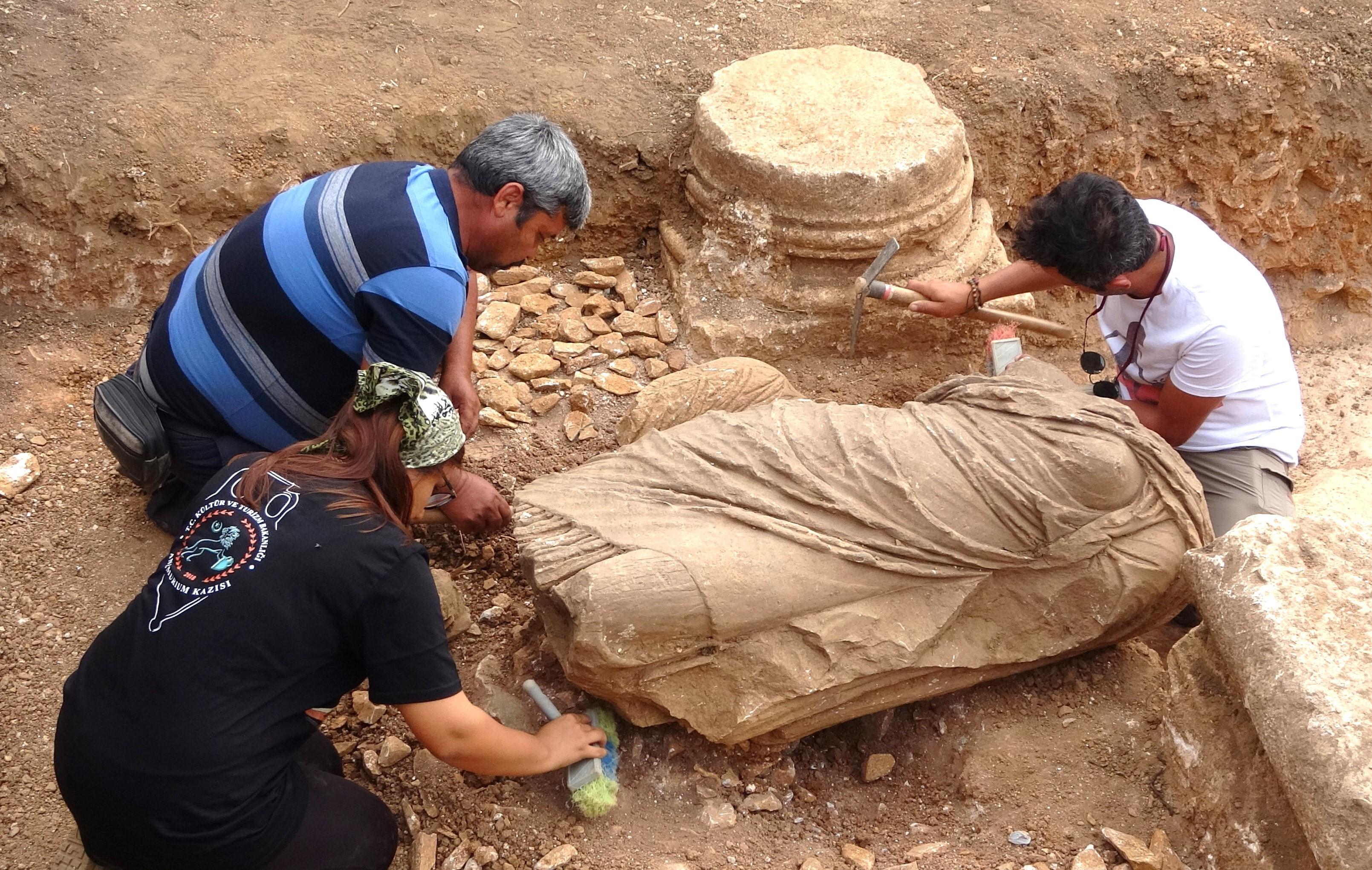 Antik kentte heyecanlandıran keşif: İlk defa bir kadın heykeli bulundu