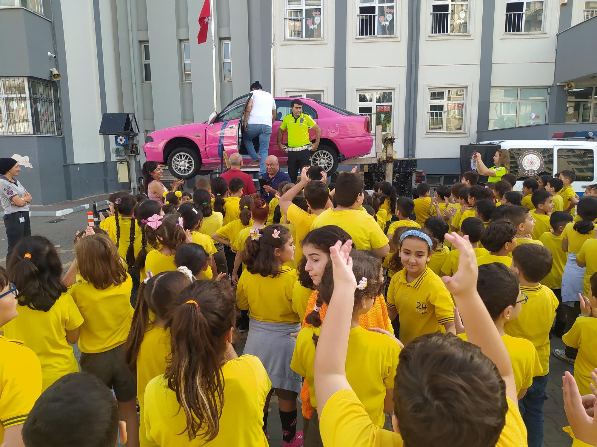 Mersin Emniyet Müdürlüğü 24 Kasım Ve Türk Telekom İlkokul Öğrencilerine Yönelik Trafik Eğitimi Verdi