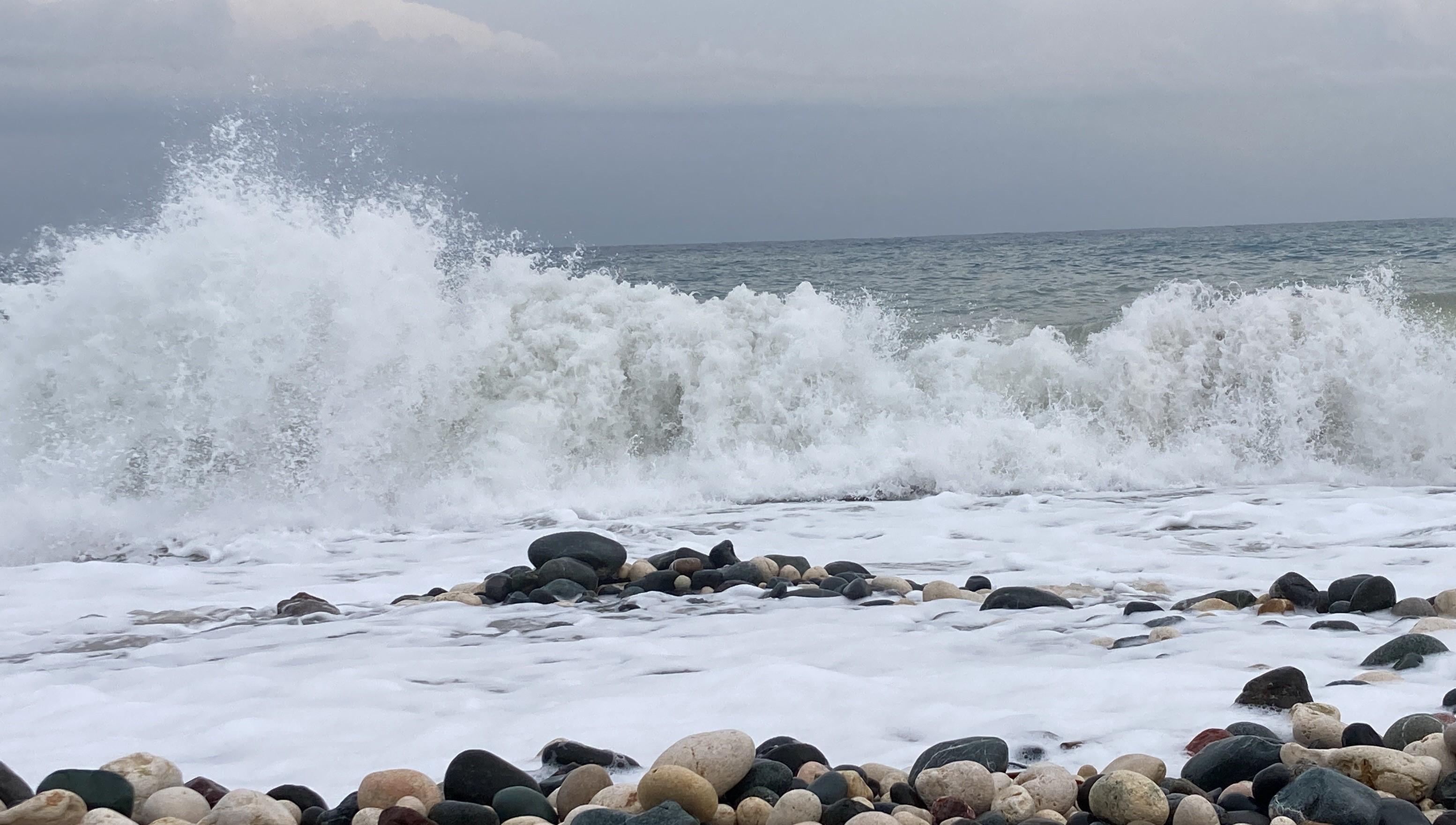  Akdeniz'de fırtına dev dalgalara neden oldu