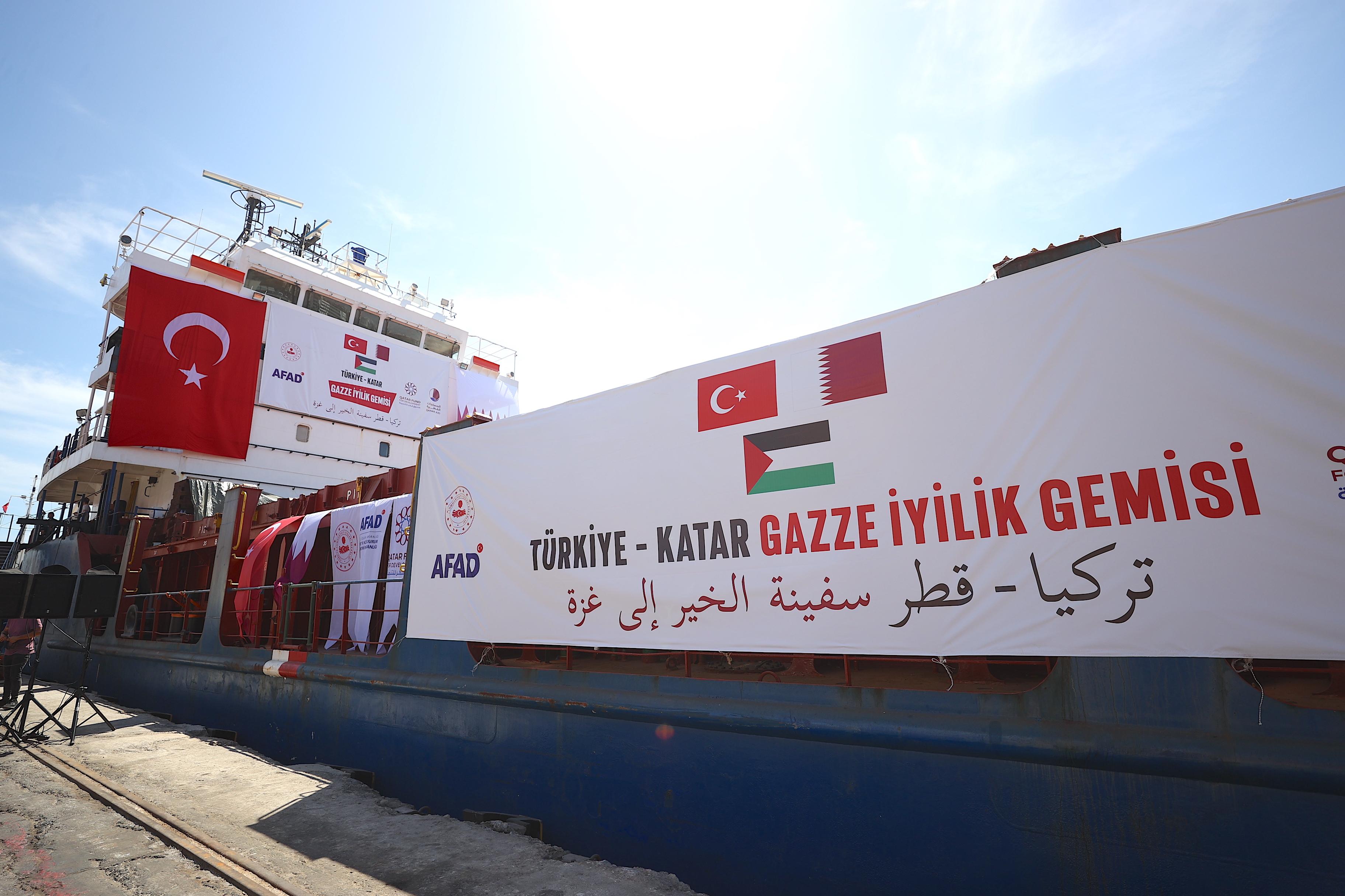 Gazze'ye yardım ulaştıracak Türkiye-Katar Gazze İyilik Gemisi Mersin'den uğurlandı