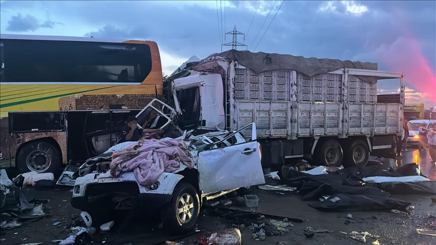 Tarsus-Adana-Gaziantep (TAG) Otoyolu'nda zincirleme trafik kaza: Ölü sayısı 12'ye çıktı